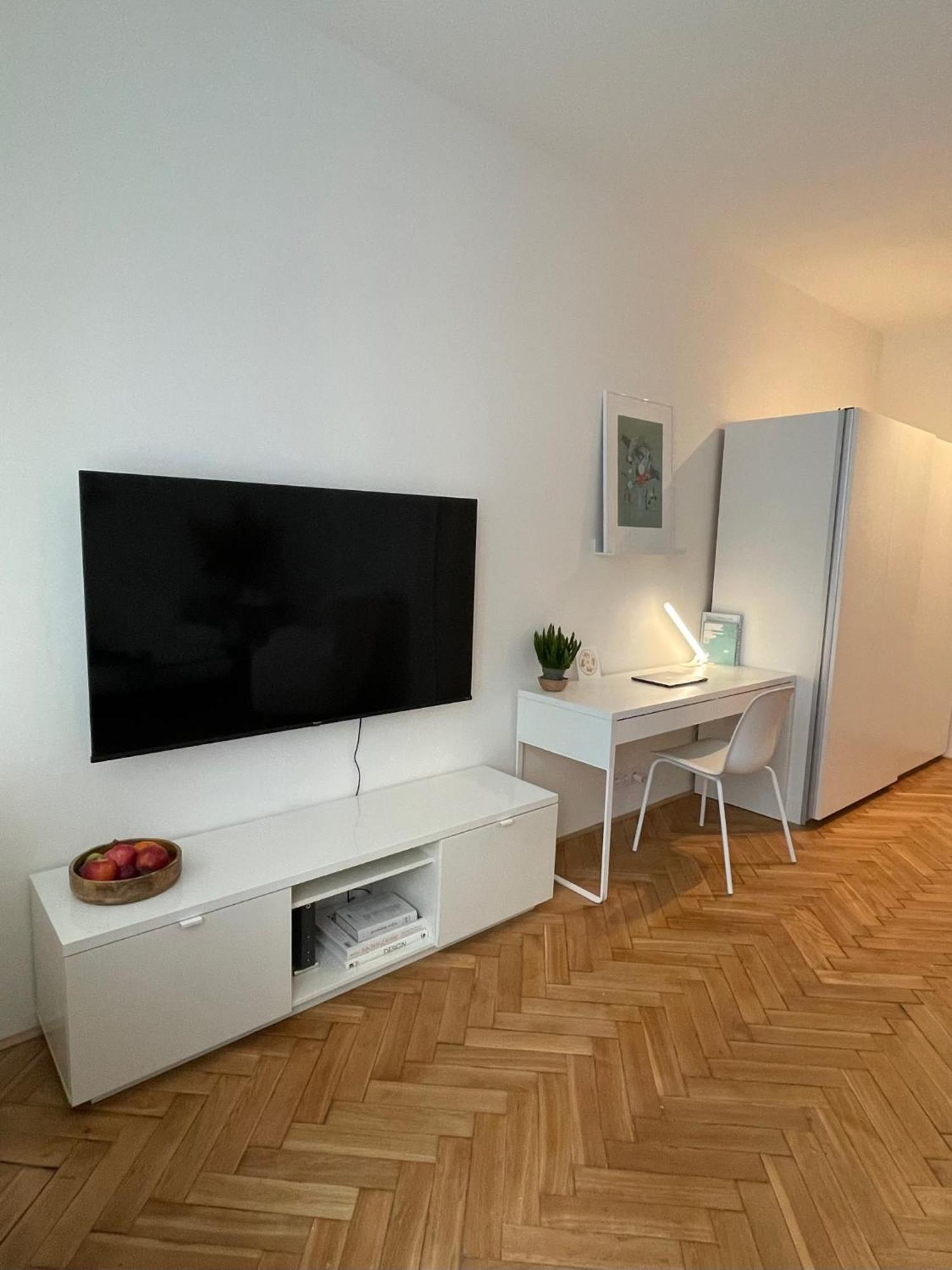 Urban Retreat I Modern Boho Apartments In Lovely Letna District - 10 Minutes From Old Town Prag Exteriör bild