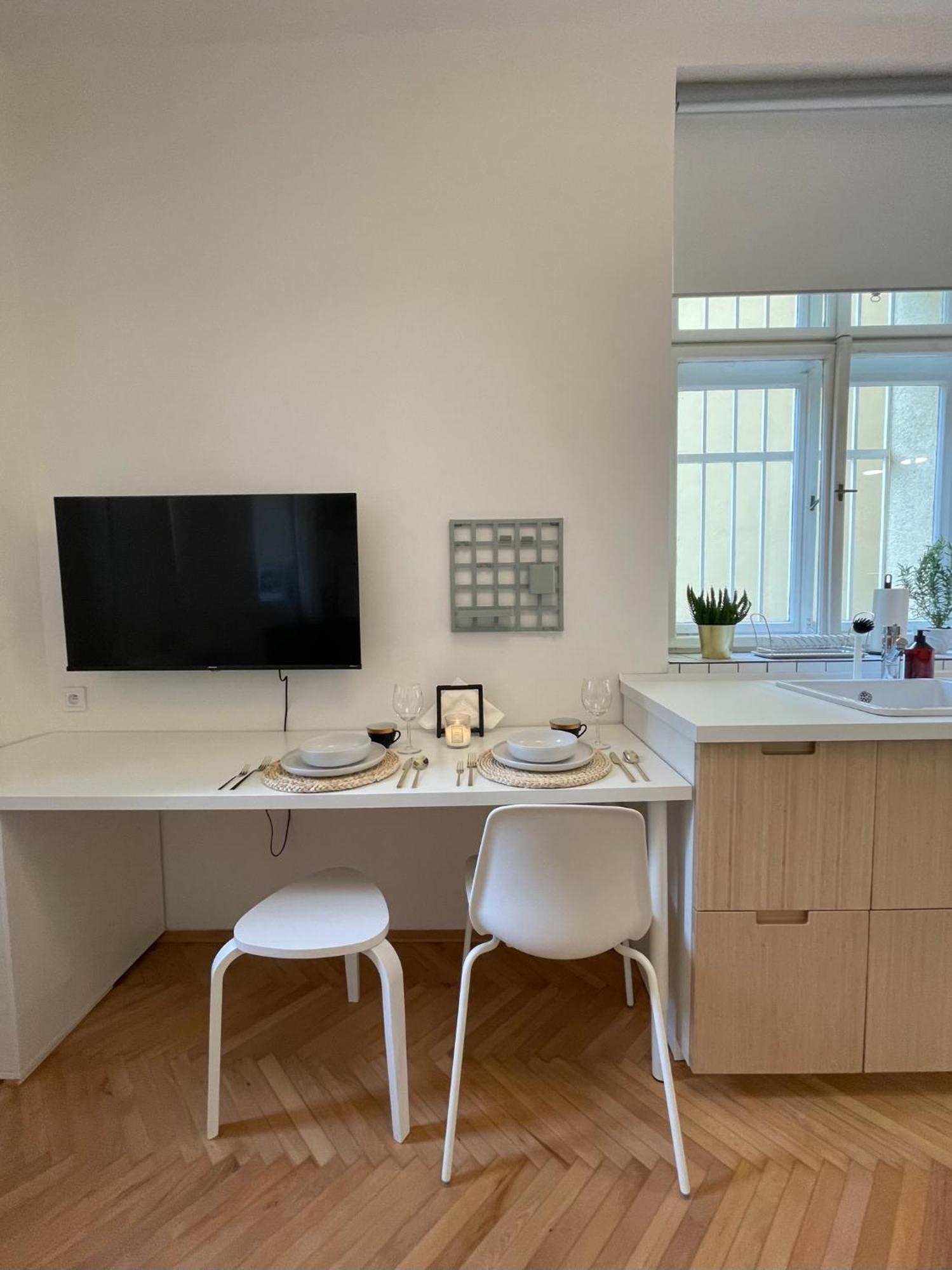 Urban Retreat I Modern Boho Apartments In Lovely Letna District - 10 Minutes From Old Town Prag Exteriör bild